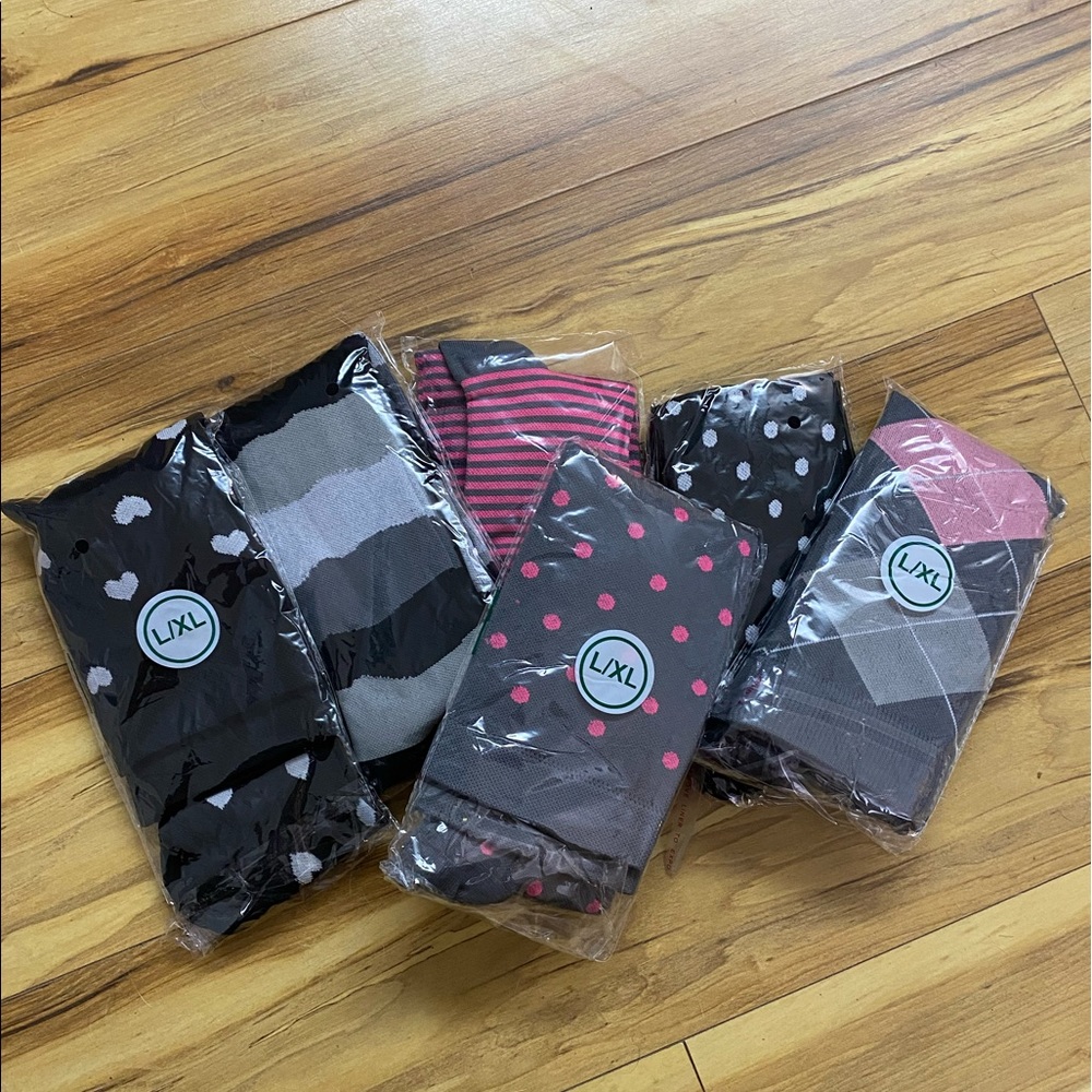 Brand new 6 pairs women’s patterned compression socks